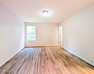 6861 Lake Mist Lane - Photo Thumbnail 10