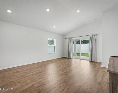 829 Cordova Palms Parkway - Photo Thumbnail 17