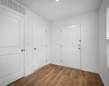 829 Cordova Palms Parkway - Photo Thumbnail 8
