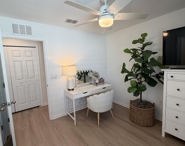 8326 Zenith Circle - Photo Thumbnail 11