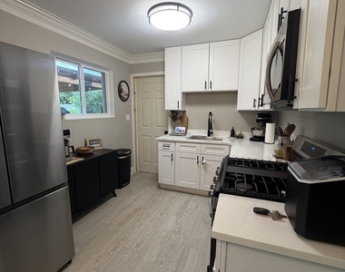 201 Fairwood Drive - Photo Thumbnail 7