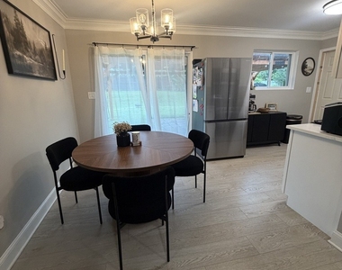 201 Fairwood Drive - Photo Thumbnail 5