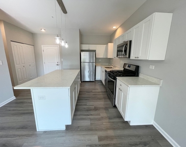 301 N Madison Street - Photo Thumbnail 2