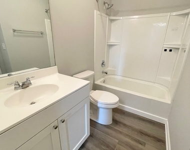 301 N Madison Street - Photo Thumbnail 9