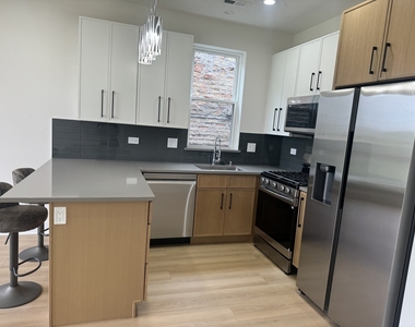 3723 S Lake Park Avenue - Photo Thumbnail 2
