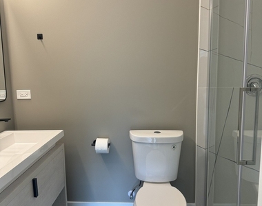 3723 S Lake Park Avenue - Photo Thumbnail 7