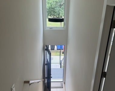 3723 S Lake Park Avenue - Photo Thumbnail 1