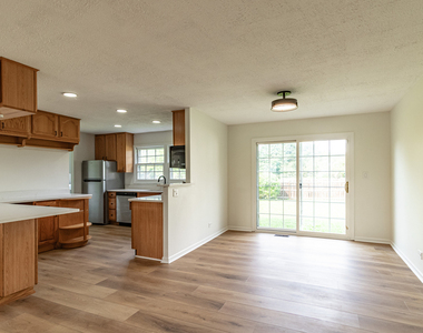 1075 Aspen Drive - Photo Thumbnail 5