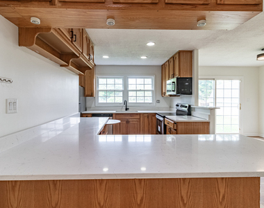 1075 Aspen Drive - Photo Thumbnail 8