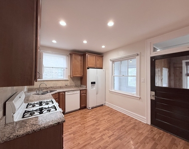 4950 N Marmora Avenue - Photo Thumbnail 4