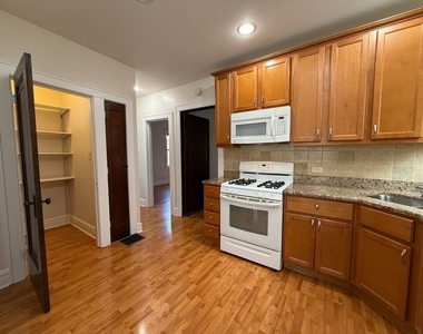 4950 N Marmora Avenue - Photo Thumbnail 5