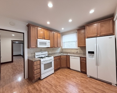 4950 N Marmora Avenue - Photo Thumbnail 3
