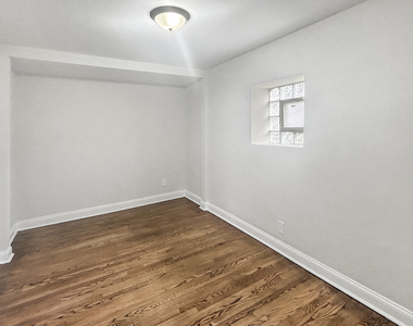 2953 W Warren Boulevard - Photo Thumbnail 15