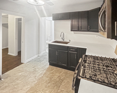 2953 W Warren Boulevard - Photo Thumbnail 9