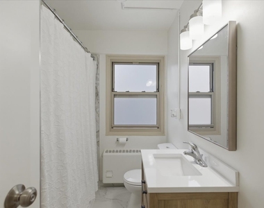 5630 N Sheridan Road - Photo Thumbnail 10