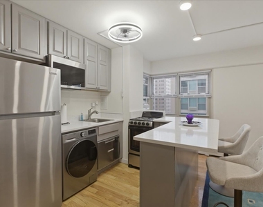 5630 N Sheridan Road - Photo Thumbnail 1