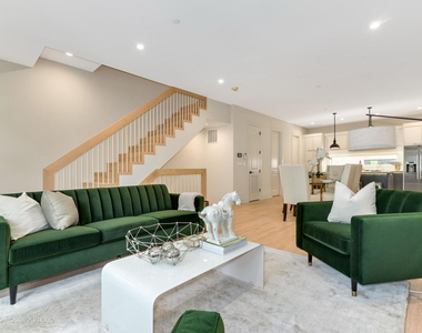 6915 N Western Avenue - Photo Thumbnail 3