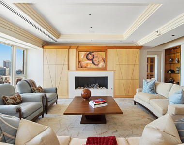 800 N Michigan Avenue - Photo Thumbnail 3