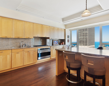800 N Michigan Avenue - Photo Thumbnail 10