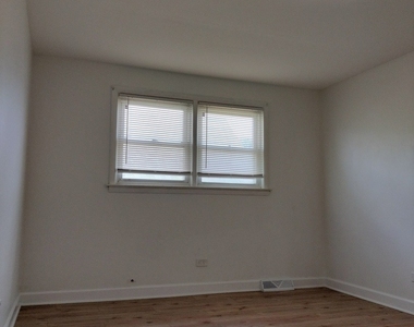 7910 S Muskegon Avenue - Photo Thumbnail 6