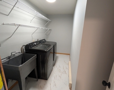 37055 N Capillo Avenue - Photo Thumbnail 8