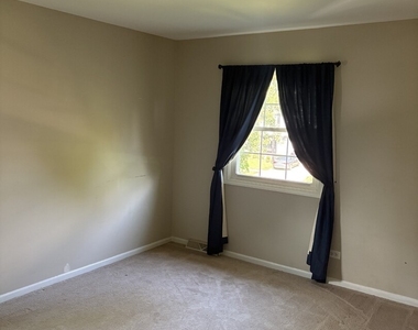 1613 Clyde Drive - Photo Thumbnail 5