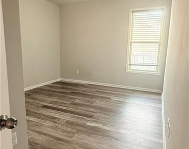 3107 Oxford Mill Lane - Photo Thumbnail 6