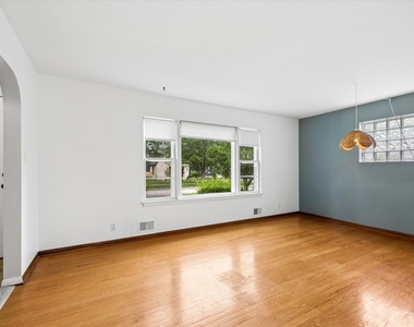805 N Mitchell Avenue - Photo Thumbnail 4
