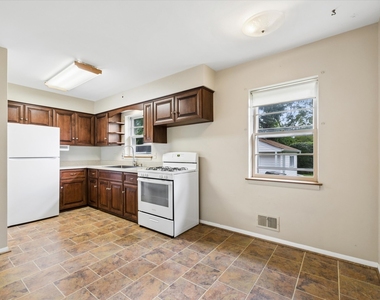 805 N Mitchell Avenue - Photo Thumbnail 8
