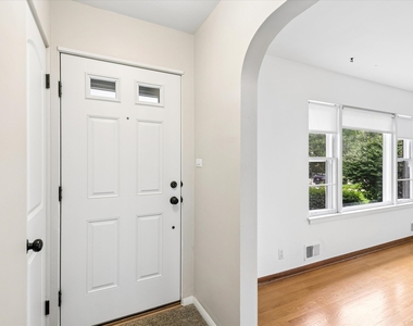 805 N Mitchell Avenue - Photo Thumbnail 2