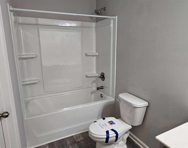 352 Newshaw Drive - Photo Thumbnail 7