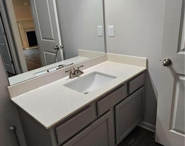 352 Newshaw Drive - Photo Thumbnail 10