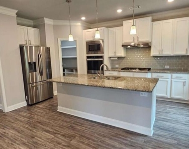 352 Newshaw Drive - Photo Thumbnail 15