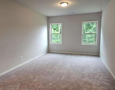 352 Newshaw Drive - Photo Thumbnail 33