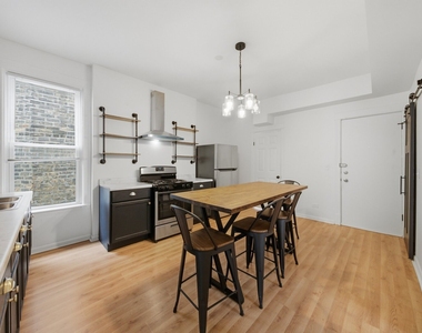 852 N Christiana Avenue - Photo Thumbnail 4