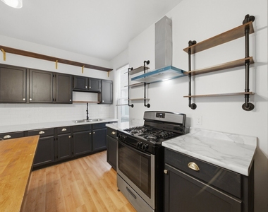 852 N Christiana Avenue - Photo Thumbnail 6