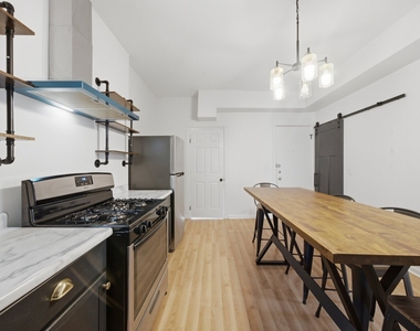852 N Christiana Avenue - Photo Thumbnail 7