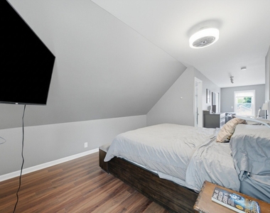 437 W 44th Place - Photo Thumbnail 22