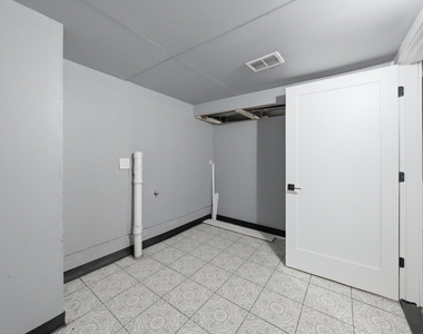 437 W 44th Place - Photo Thumbnail 30