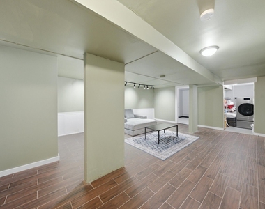 437 W 44th Place - Photo Thumbnail 29