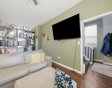 437 W 44th Place - Photo Thumbnail 5