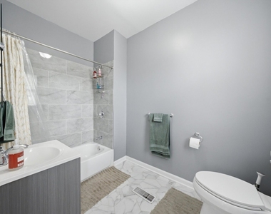 437 W 44th Place - Photo Thumbnail 13