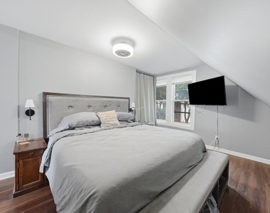 437 W 44th Place - Photo Thumbnail 20