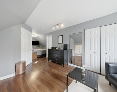 437 W 44th Place - Photo Thumbnail 19