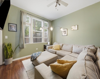 437 W 44th Place - Photo Thumbnail 4