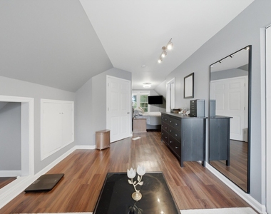 437 W 44th Place - Photo Thumbnail 15