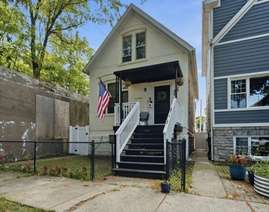 437 W 44th Place - Photo Thumbnail 2