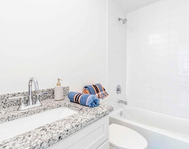 1015 Greenwood Avenue Ne - Photo Thumbnail 11