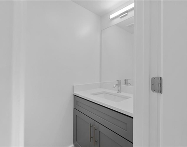 237 Howard Street Ne - Photo Thumbnail 3