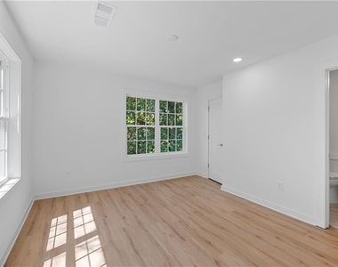 237 Howard Street Ne - Photo Thumbnail 10